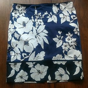 White House Black Market Size 14 Skirt